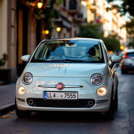 Fiat 500 II Essence 1.2 8v garée en milieu urbain