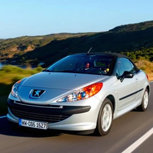 Peugeot 207 CC cabriolet argenté sur route côtière
